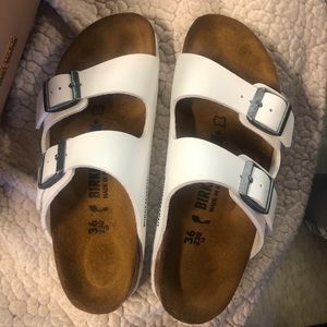NWOT White Arizona sandal Birkenstock